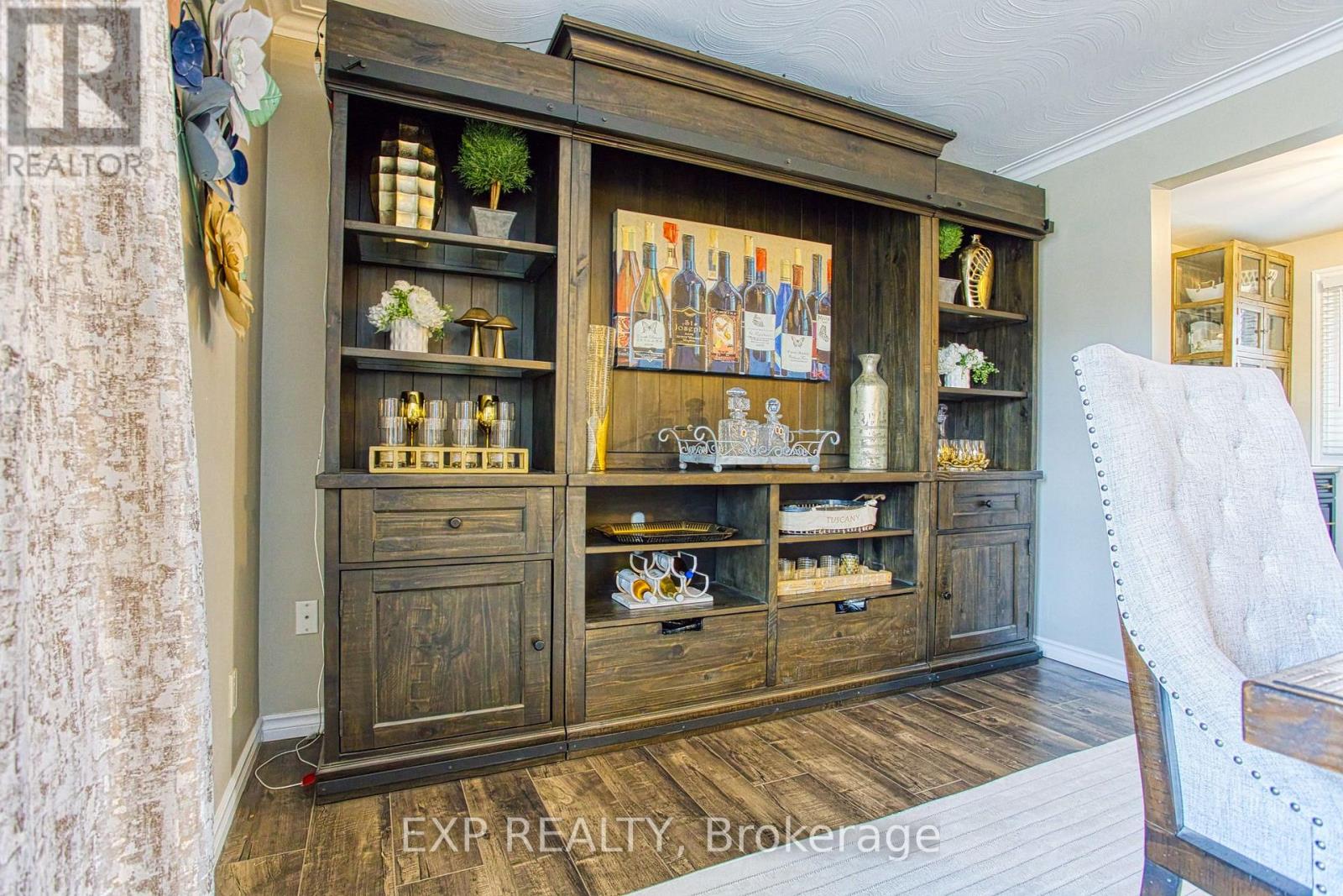 4504 Queensway Gardens, Niagara Falls, Ontario  L2E 6P7 - Photo 12 - X12890366