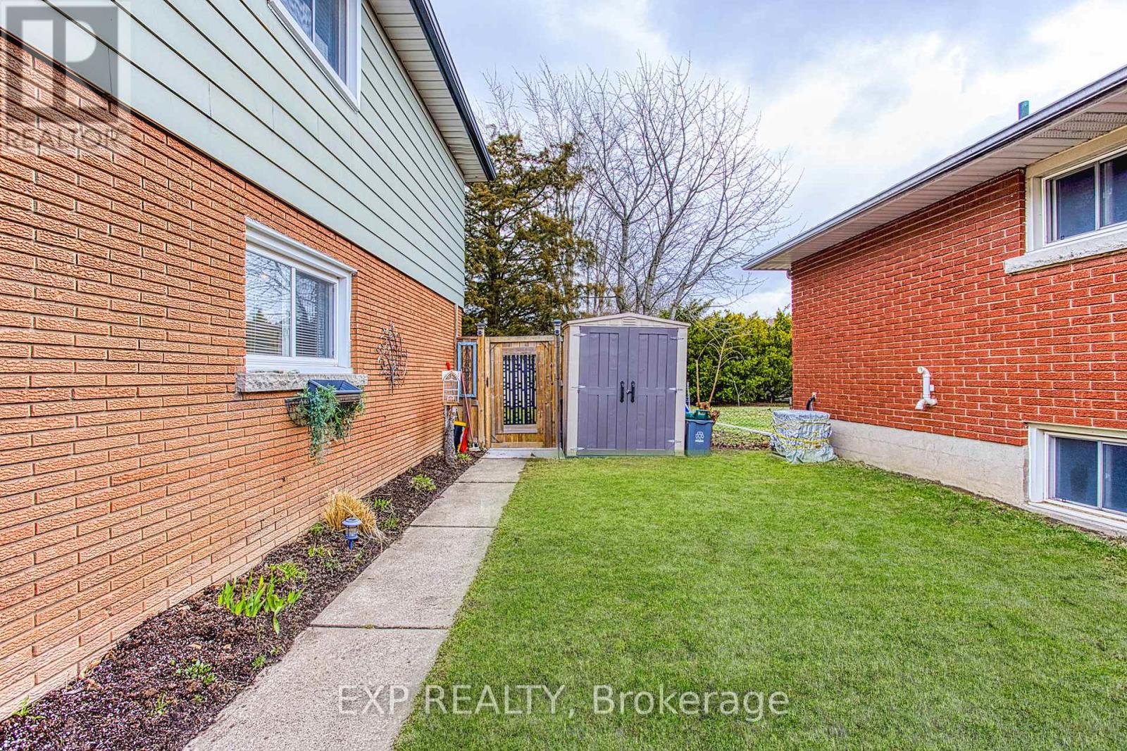 4504 Queensway Gardens, Niagara Falls, Ontario  L2E 6P7 - Photo 33 - X12890366