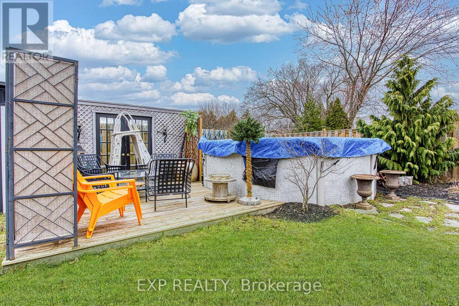 4504 Queensway Gardens, Niagara Falls, Ontario  L2E 6P7 - Photo 37 - X12890366