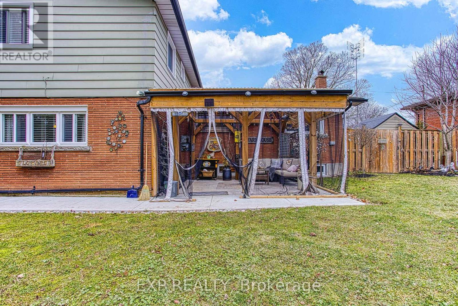 4504 Queensway Gardens, Niagara Falls, Ontario  L2E 6P7 - Photo 40 - X12890366