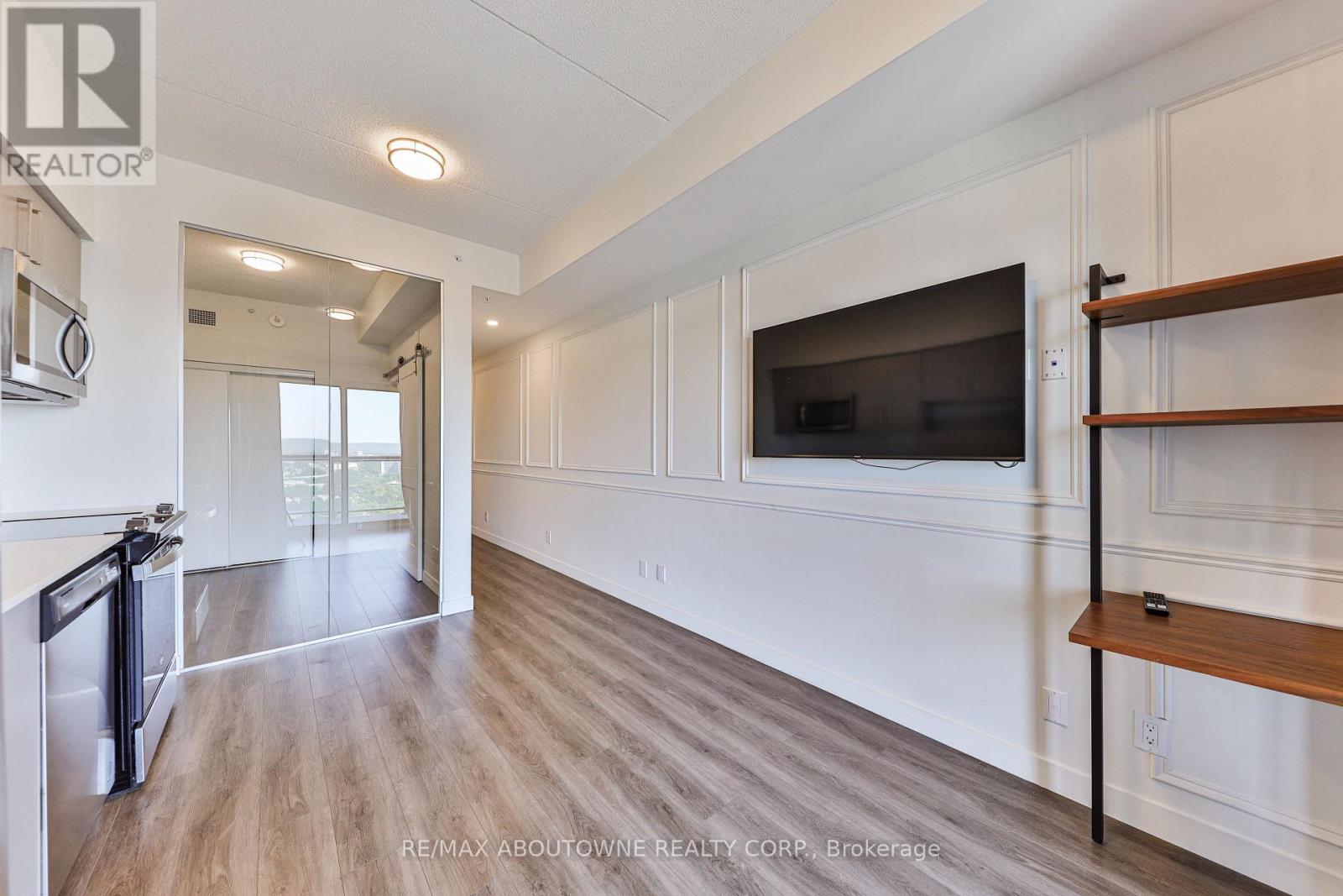 1806 - 15 Queen Street, Hamilton, Ontario  L8P 3R6 - Photo 11 - X12890386