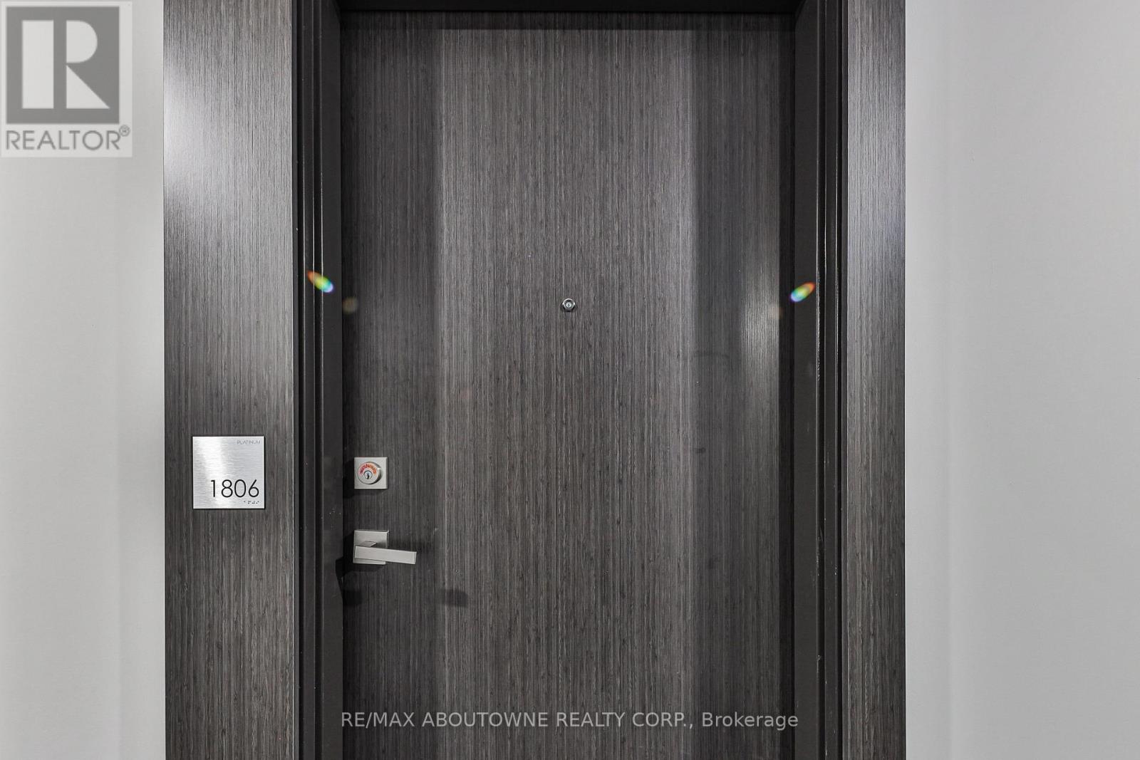 1806 - 15 Queen Street, Hamilton, Ontario  L8P 3R6 - Photo 4 - X12890386