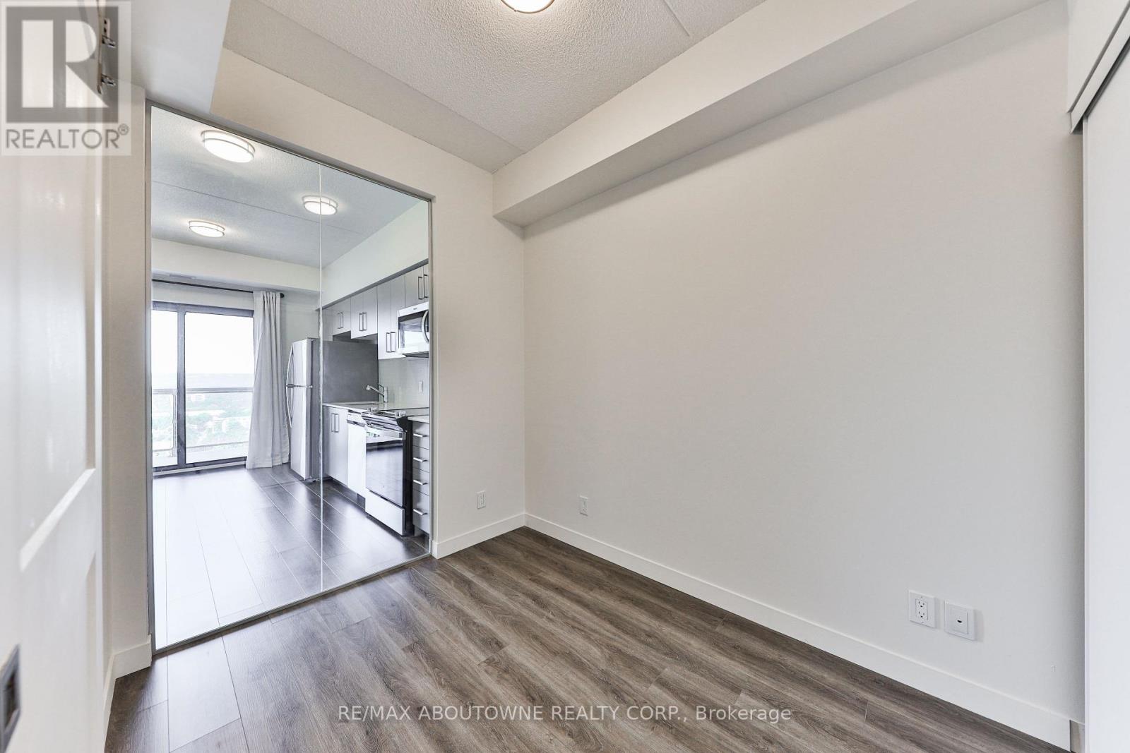 1806 - 15 Queen Street, Hamilton, Ontario  L8P 3R6 - Photo 8 - X12890386