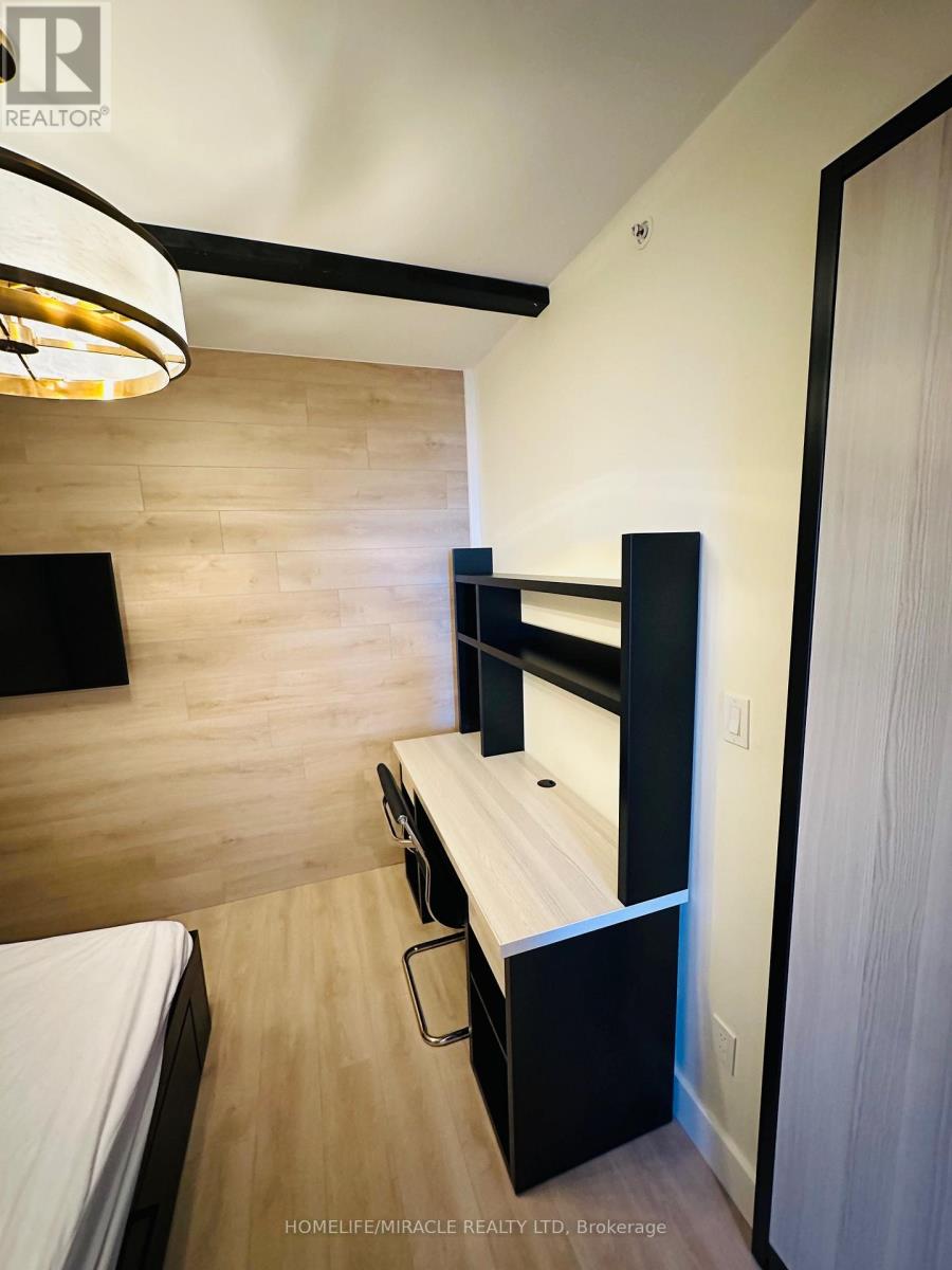 2226 - 145 Columbia Street W, Waterloo, Ontario  N2L 3L2 - Photo 12 - X12890512