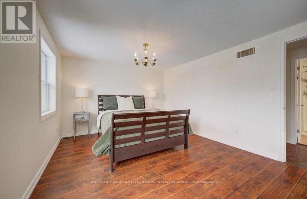 776 Scottsdale Drive, Guelph, Ontario  N1G 3L8 - Photo 22 - X12890540