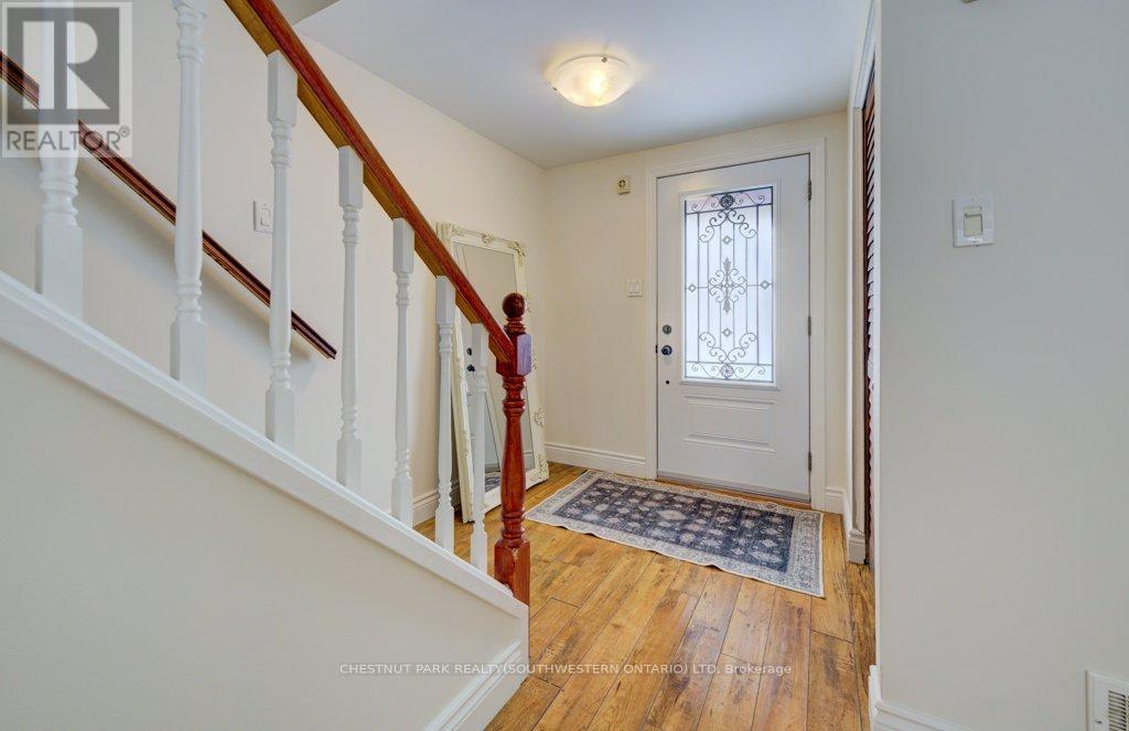 776 Scottsdale Drive, Guelph, Ontario  N1G 3L8 - Photo 4 - X12890540