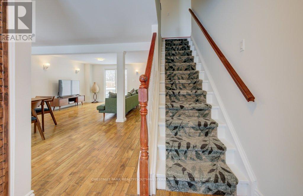 776 Scottsdale Drive, Guelph, Ontario  N1G 3L8 - Photo 5 - X12890540