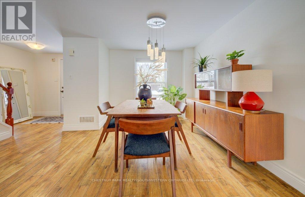 776 Scottsdale Drive, Guelph, Ontario  N1G 3L8 - Photo 6 - X12890540