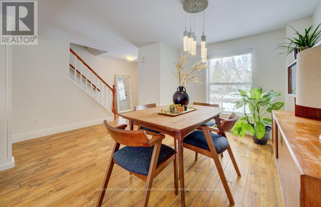 776 Scottsdale Drive, Guelph, Ontario  N1G 3L8 - Photo 7 - X12890540