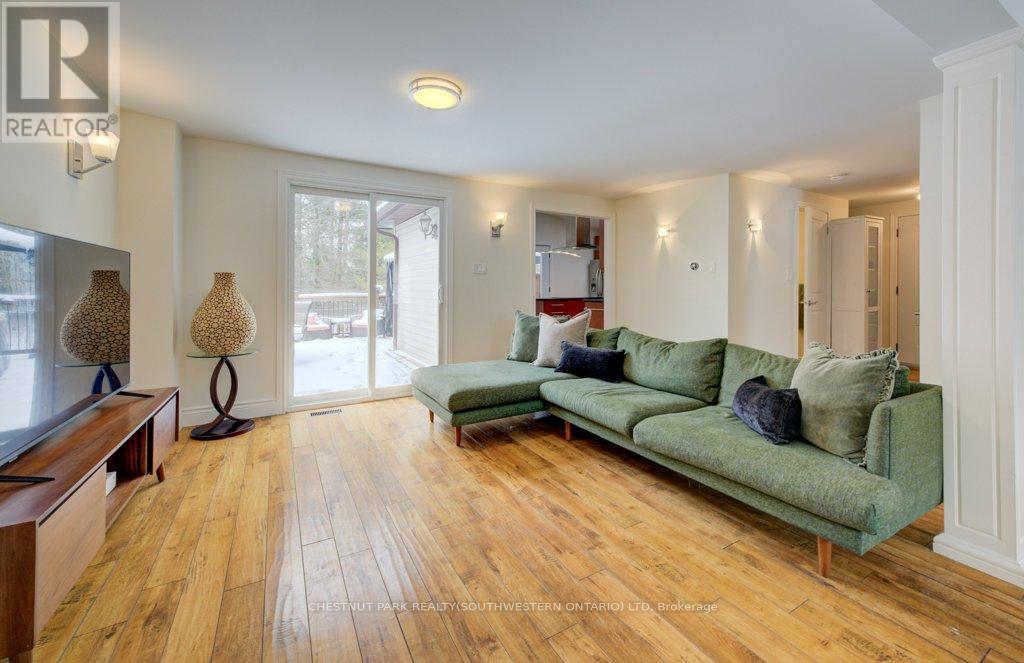 776 Scottsdale Drive, Guelph, Ontario  N1G 3L8 - Photo 8 - X12890540