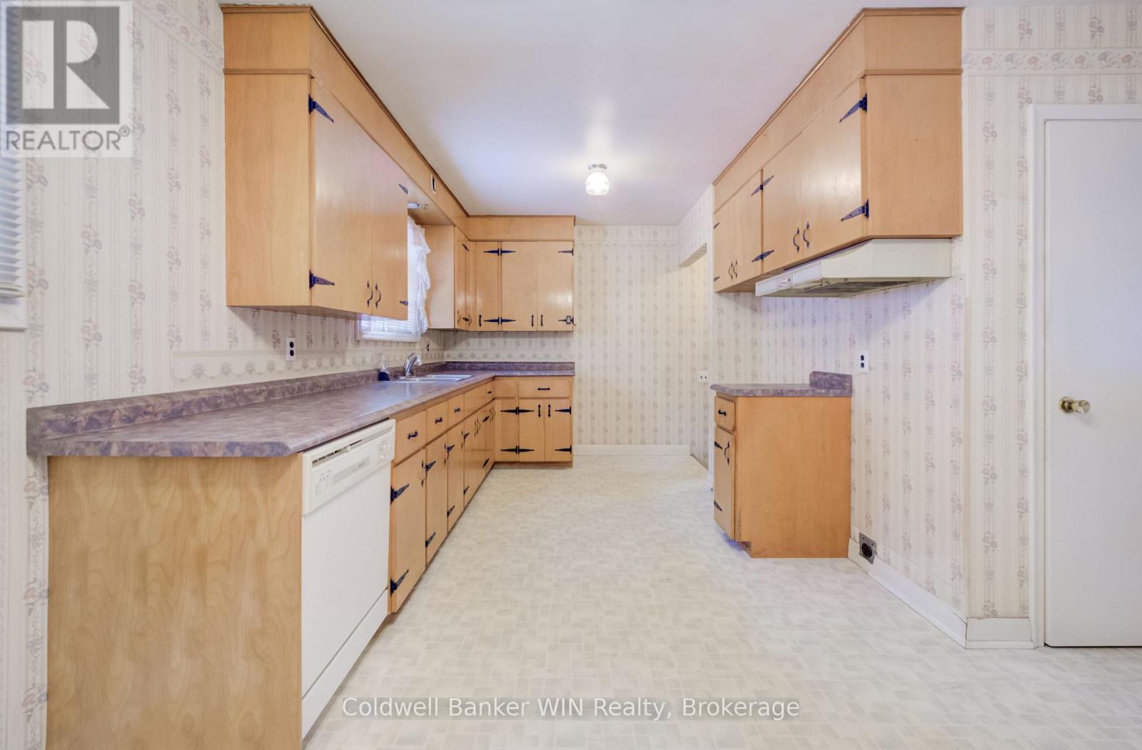 130 King Street E, Wellington North (Mount Forest), Ontario  N0G 2L2 - Photo 11 - X12784560