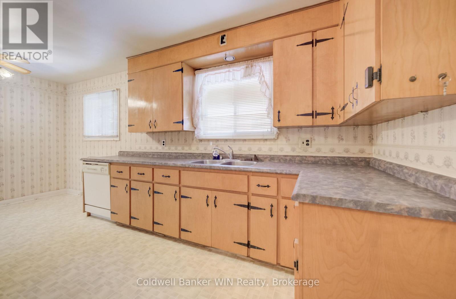 130 King Street E, Wellington North (Mount Forest), Ontario  N0G 2L2 - Photo 15 - X12784560