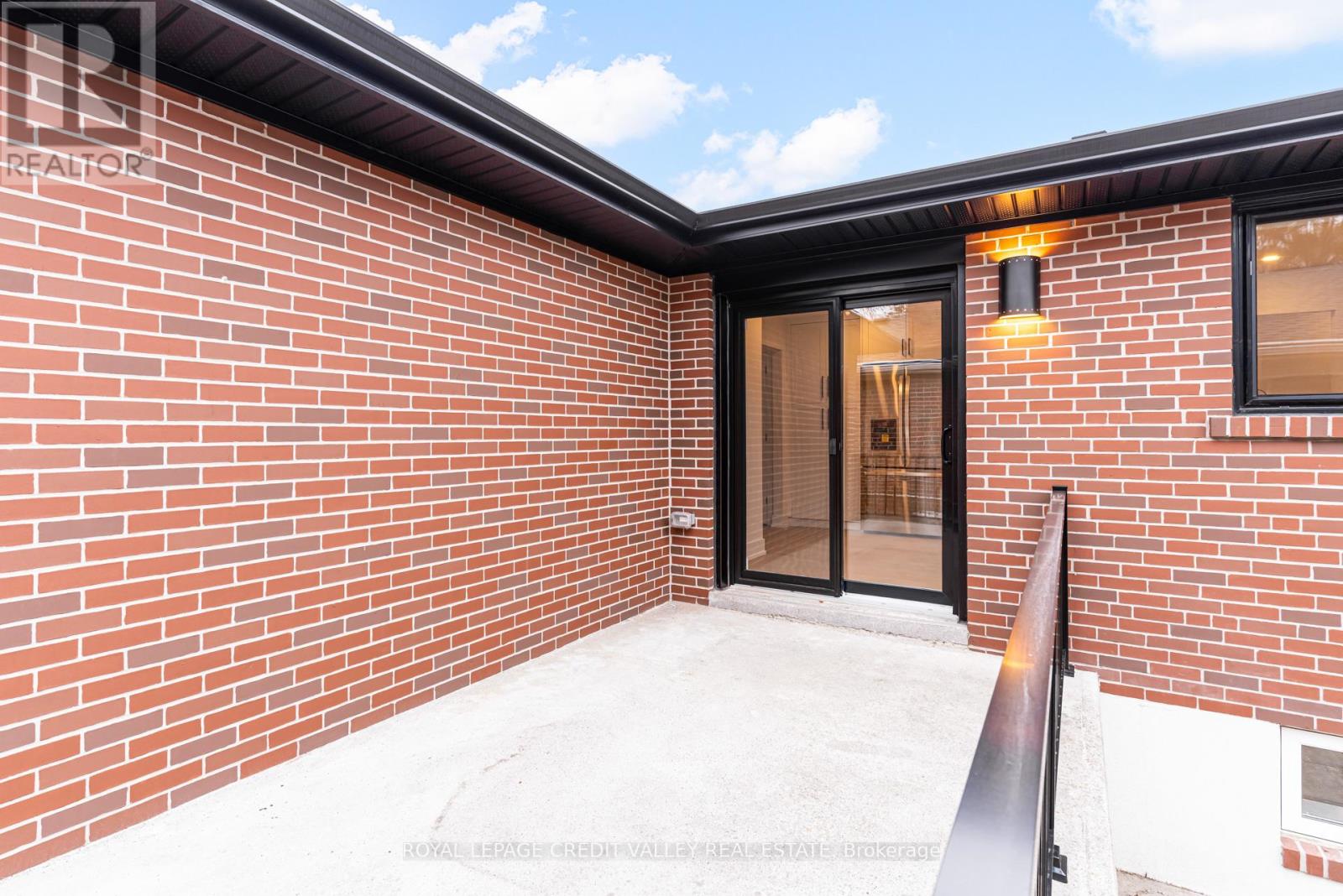 500 Selsey Drive, Mississauga, Ontario  L5A 1B9 - Photo 19 - W12890422