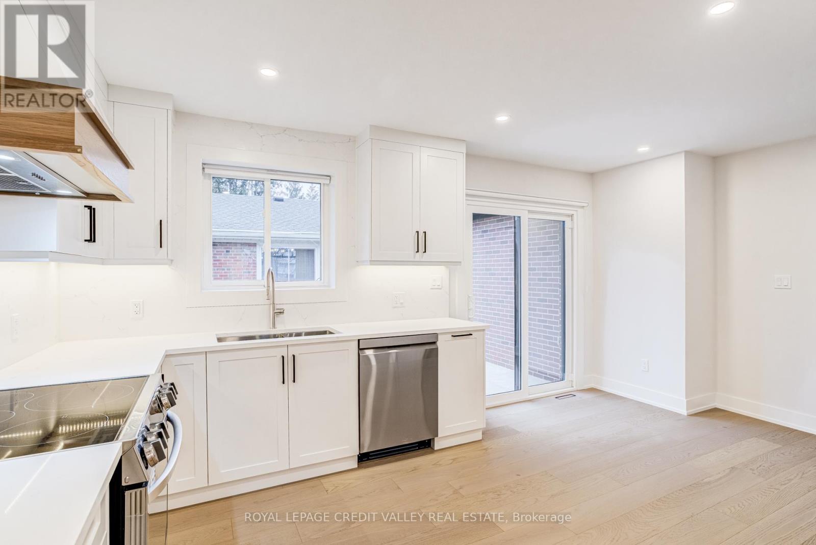 500 Selsey Drive, Mississauga, Ontario  L5A 1B9 - Photo 28 - W12890422