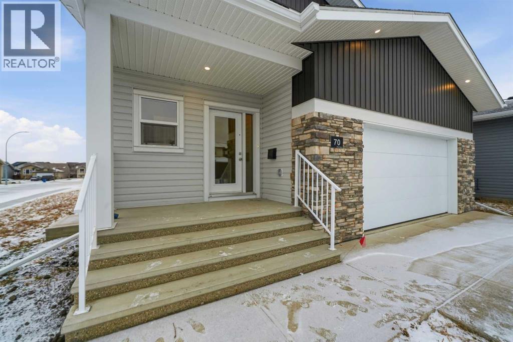 70 Palmer Circle, Blackfalds, Alberta  T0M 0J2 - Photo 3 - A2273755