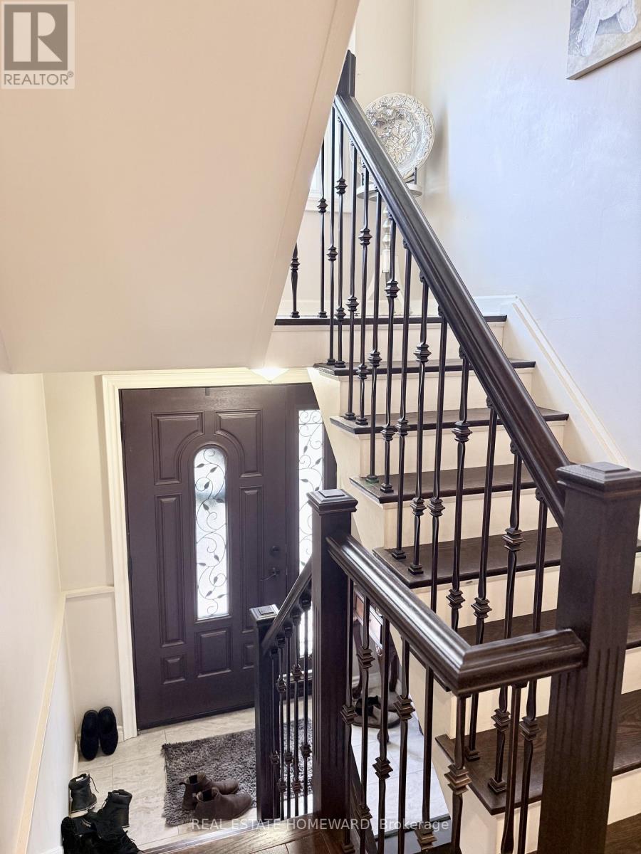 18 Wyndcliff Crescent, Toronto, Ontario  M4A 2K1 - Photo 6 - C12548804