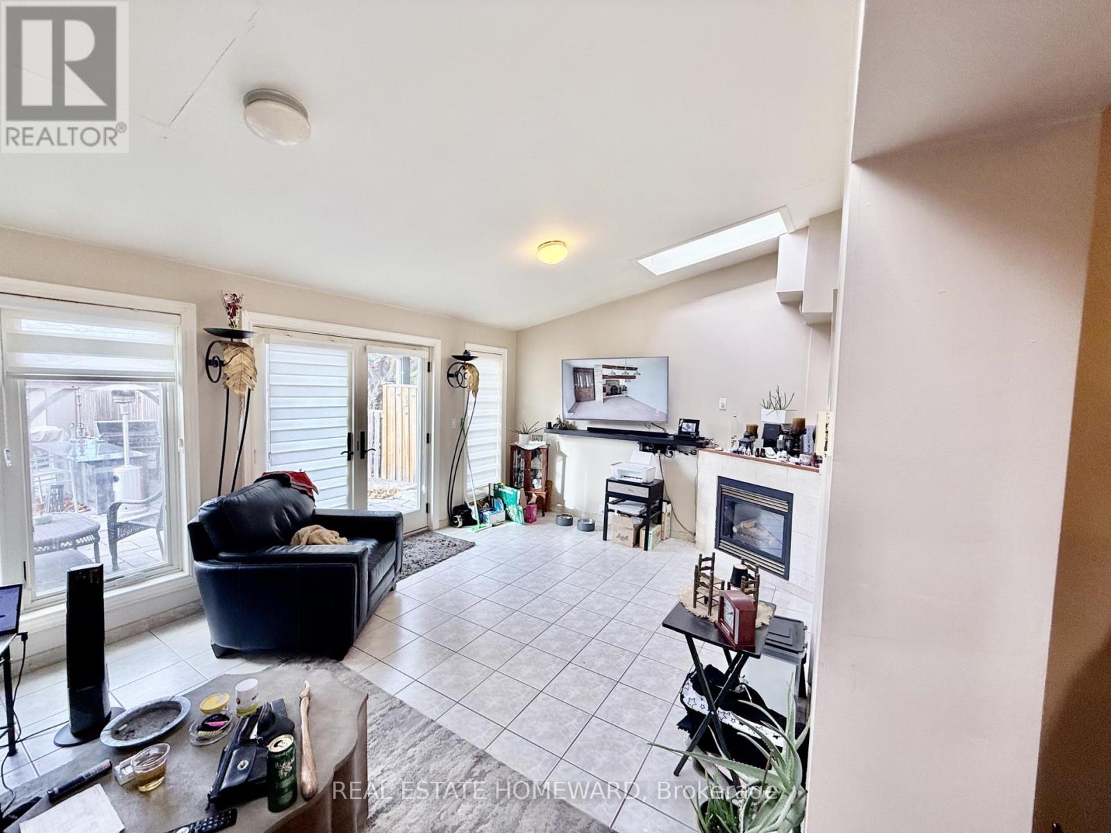 18 Wyndcliff Crescent, Toronto, Ontario  M4A 2K1 - Photo 9 - C12548804