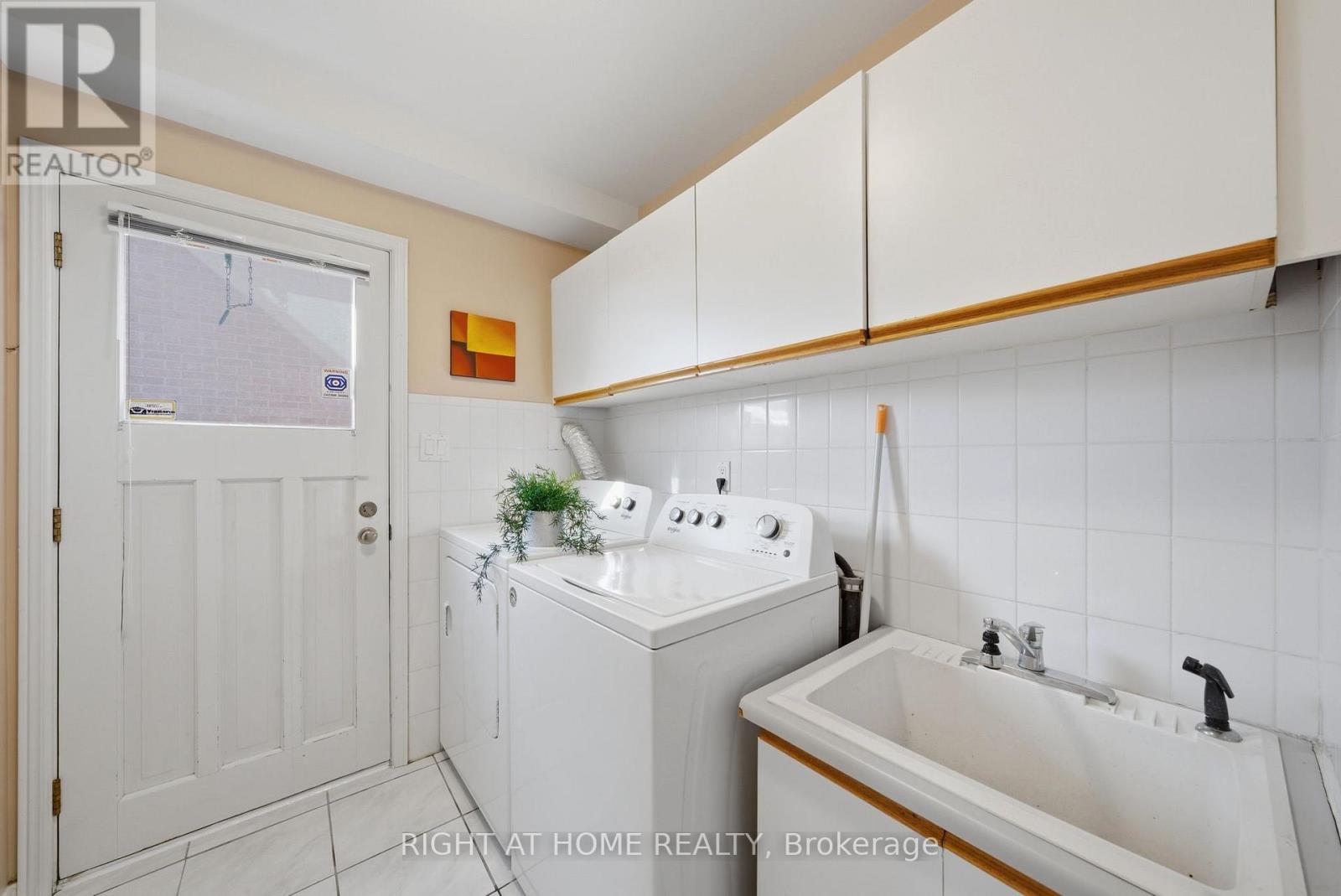 4219 Preston Trail, Mississauga, Ontario  L4W 4R7 - Photo 7 - W12850310