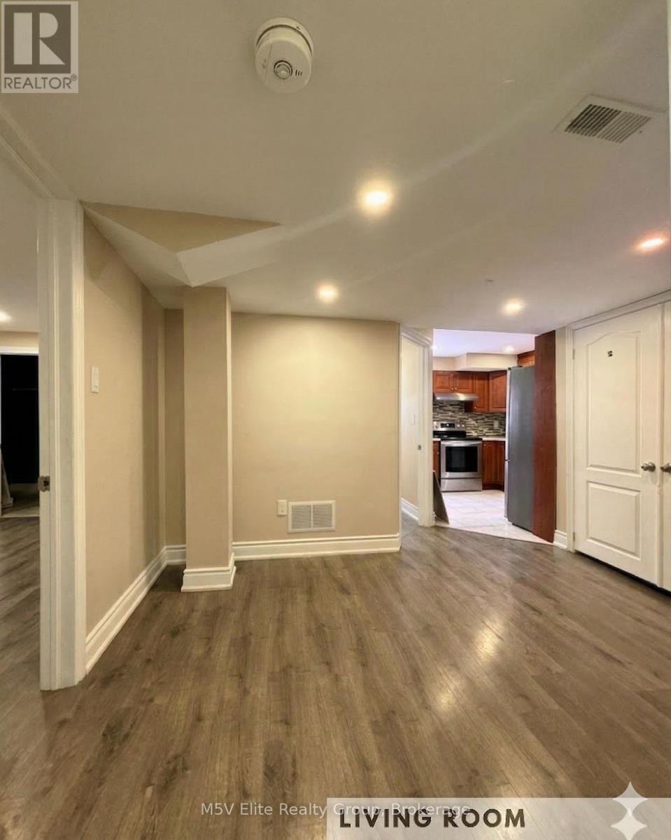 140 Queen Mary Drive, Brampton, Ontario  L7A 2R5 - Photo 5 - W12886302