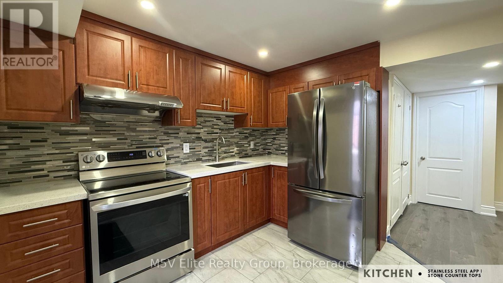 140 Queen Mary Drive, Brampton, Ontario  L7A 2R5 - Photo 2 - W12886302