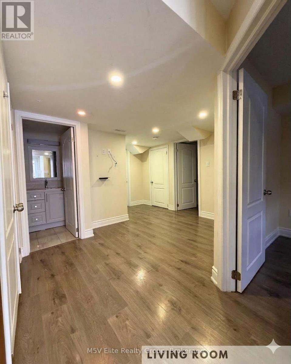 140 Queen Mary Drive, Brampton, Ontario  L7A 2R5 - Photo 4 - W12886302