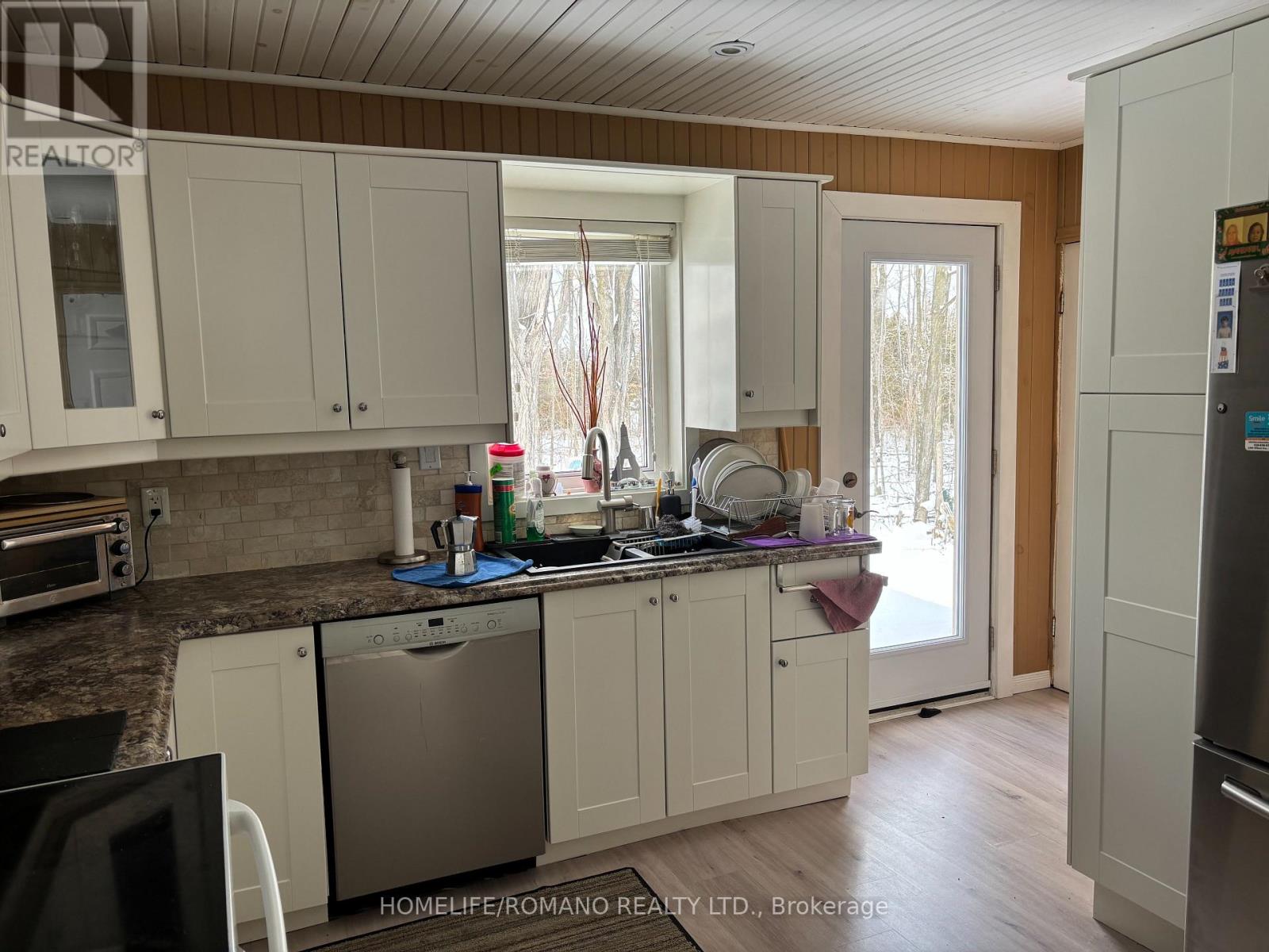 15 Pleasure Street, Kawartha Lakes, Ontario  K0M 1G0 - Photo 17 - X12884276