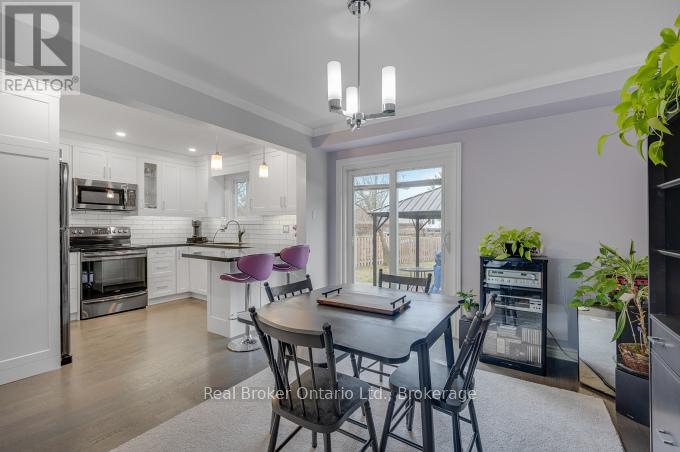 163 Ross Lane, Oakville (Ro River Oaks), Ontario  L6H 5K3 - Photo 12 - W12652848