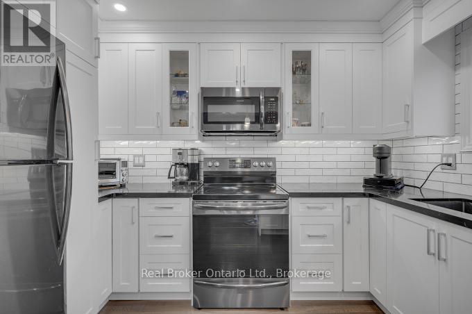 163 Ross Lane, Oakville (Ro River Oaks), Ontario  L6H 5K3 - Photo 13 - W12652848