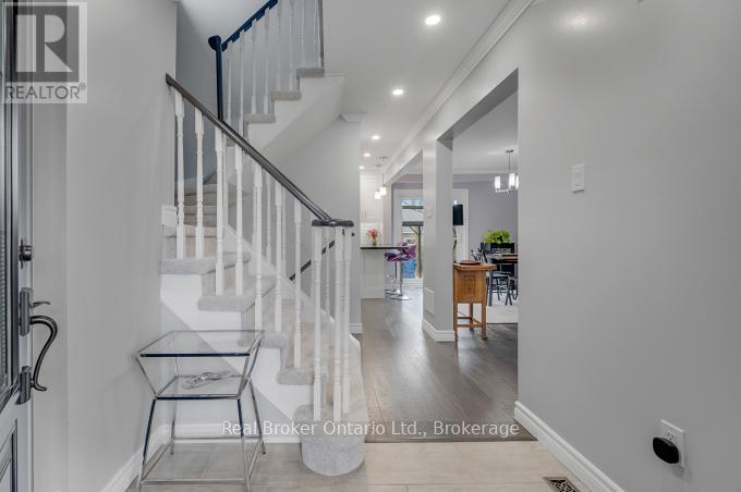 163 Ross Lane, Oakville (Ro River Oaks), Ontario  L6H 5K3 - Photo 6 - W12652848