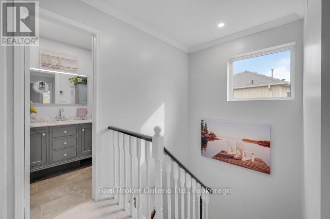 163 Ross Lane, Oakville (Ro River Oaks), Ontario  L6H 5K3 - Photo 17 - W12652848