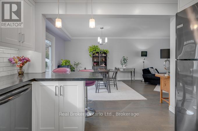 163 Ross Lane, Oakville (Ro River Oaks), Ontario  L6H 5K3 - Photo 16 - W12652848