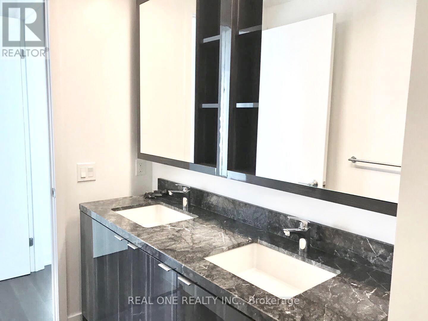 5207 - 125 Blue Jays Way, Toronto (Waterfront Communities), Ontario  M5V 0C4 - Photo 10 - C12890710