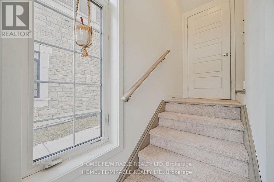 17 Selfridge Way, Whitby, Ontario  L1N 0N9 - Photo 7 - E12890726