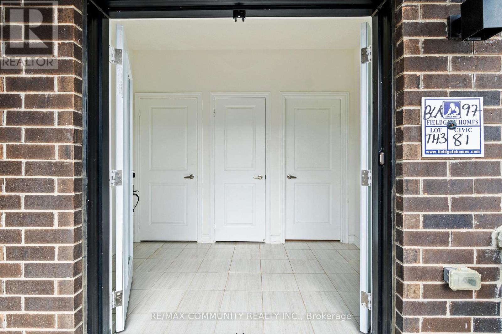 81 Armilia Place, Whitby, Ontario  L1P 0P7 - Photo 2 - E12890764