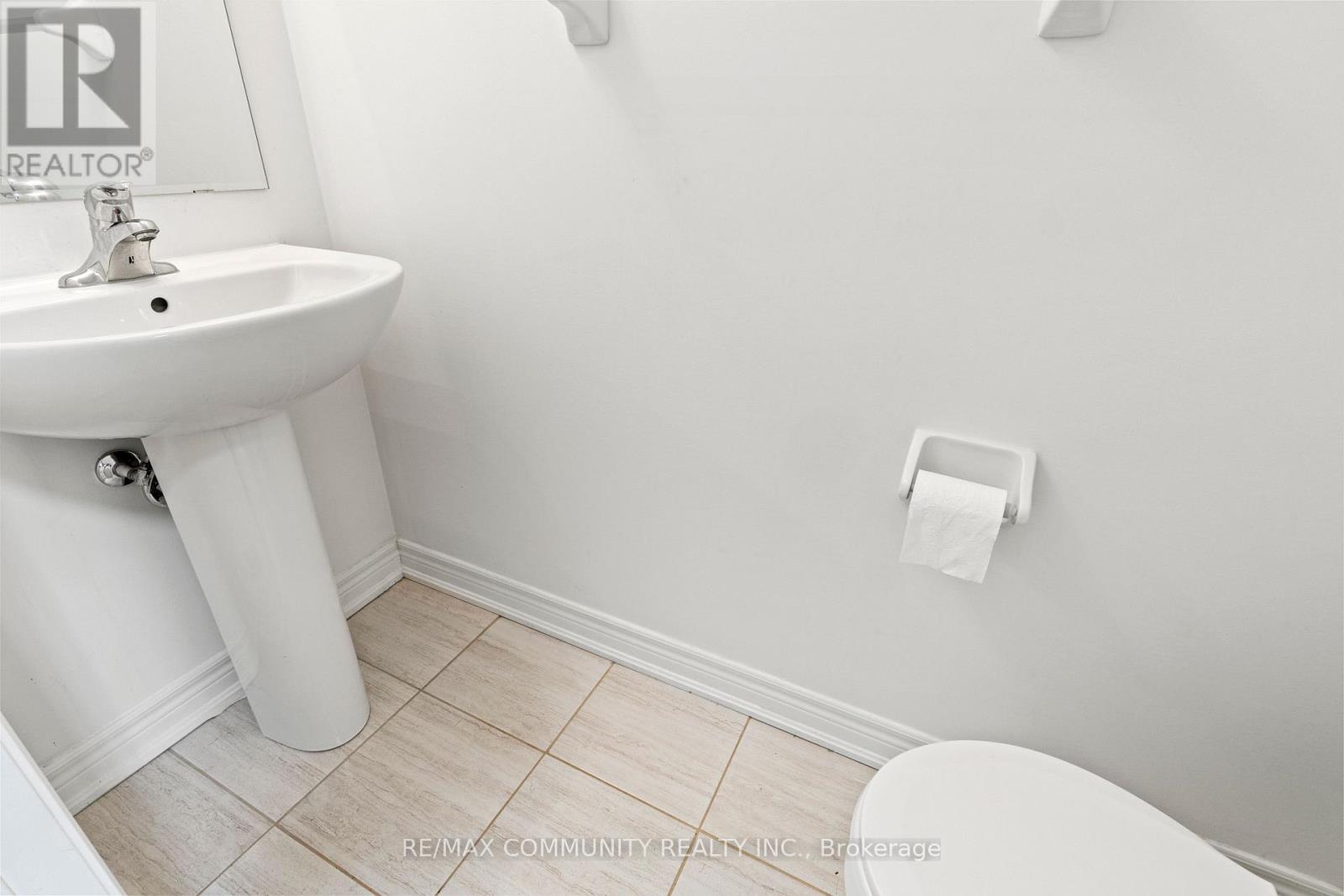 81 Armilia Place, Whitby, Ontario  L1P 0P7 - Photo 4 - E12890764