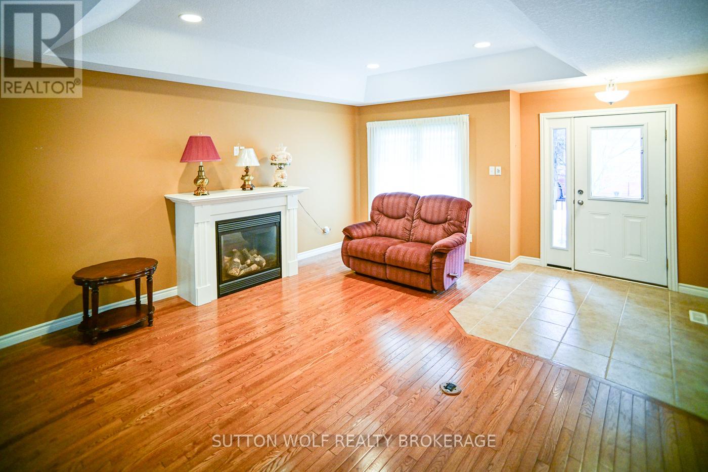 7 - 375 Scott Street E, Strathroy-Caradoc, Ontario  N7G 4G7 - Photo 10 - X12890736