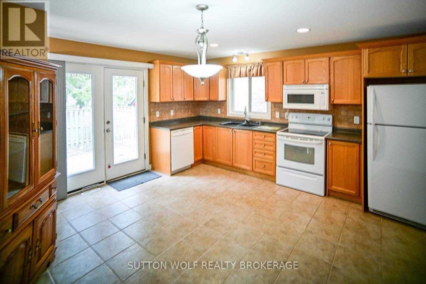 7 - 375 Scott Street E, Strathroy-Caradoc, Ontario  N7G 4G7 - Photo 13 - X12890736