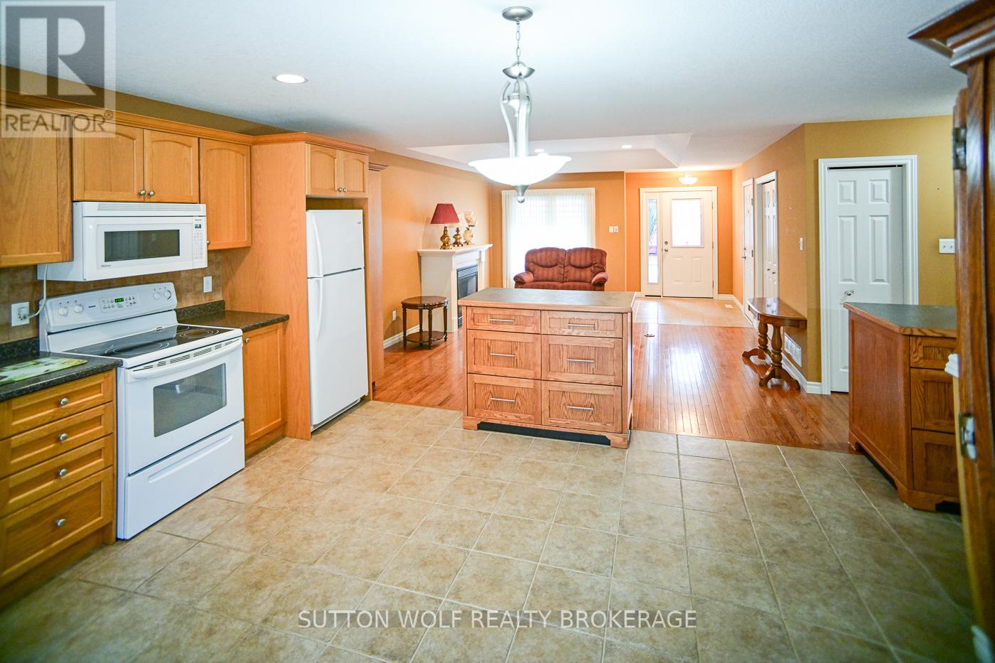 7 - 375 Scott Street E, Strathroy-Caradoc, Ontario  N7G 4G7 - Photo 15 - X12890736