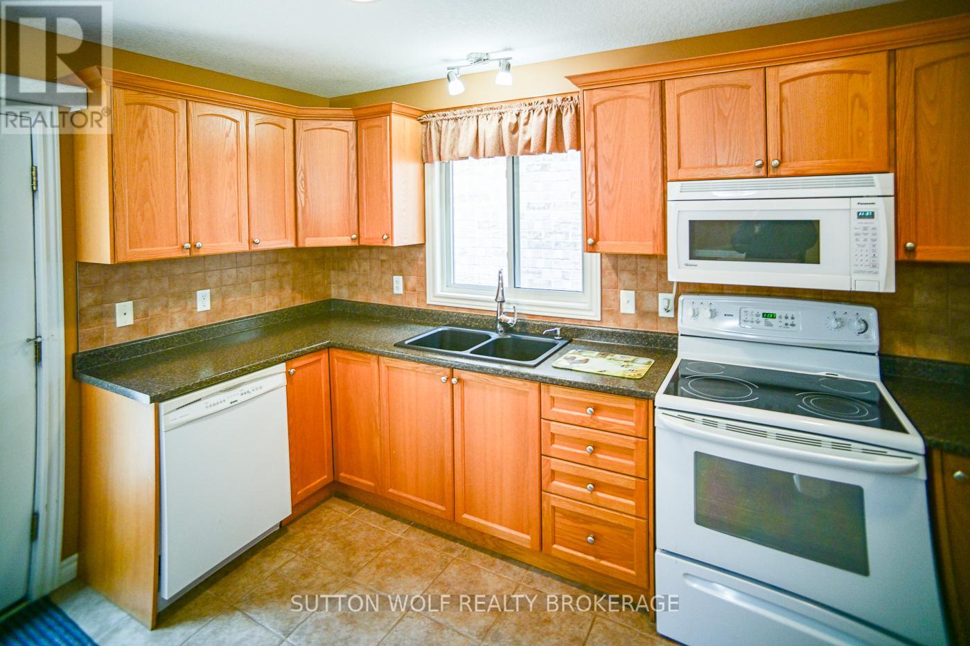 7 - 375 Scott Street E, Strathroy-Caradoc, Ontario  N7G 4G7 - Photo 16 - X12890736