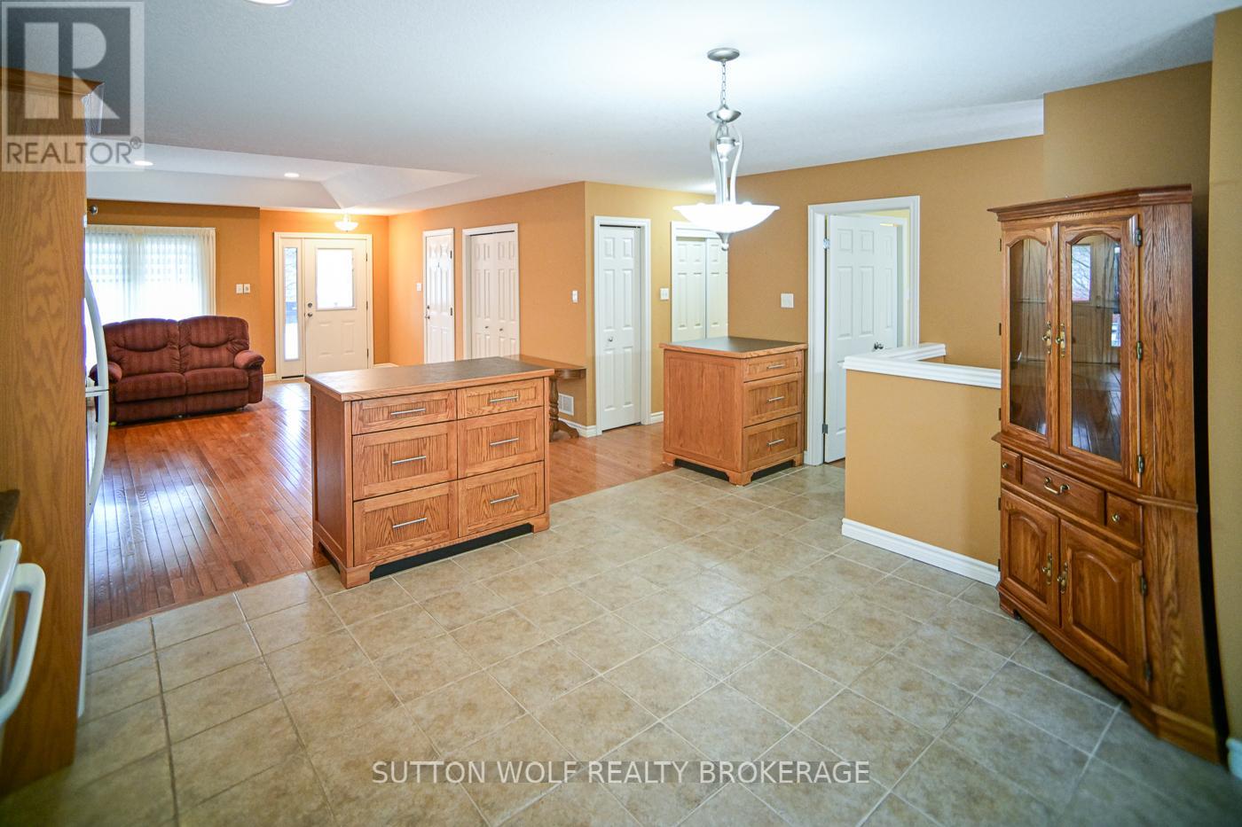 7 - 375 Scott Street E, Strathroy-Caradoc, Ontario  N7G 4G7 - Photo 17 - X12890736