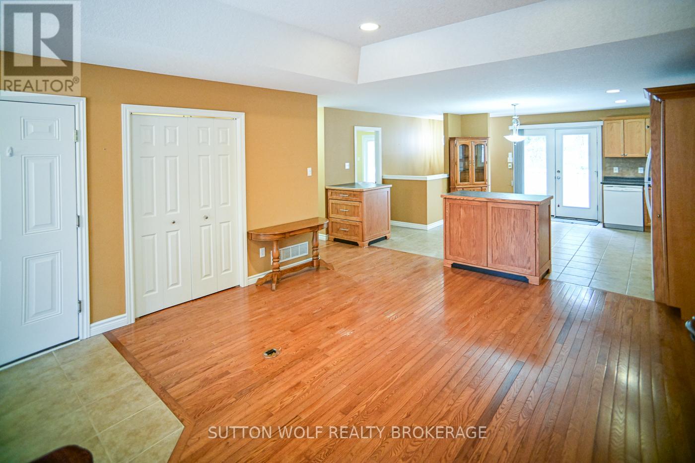 7 - 375 Scott Street E, Strathroy-Caradoc, Ontario  N7G 4G7 - Photo 8 - X12890736