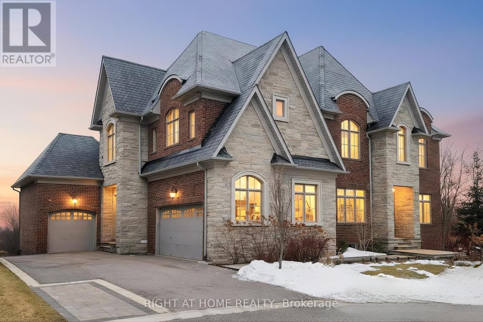 15 Davina Circle, Aurora (Aurora Estates), Ontario  L4G 0M2 - Photo 2 - N12890744