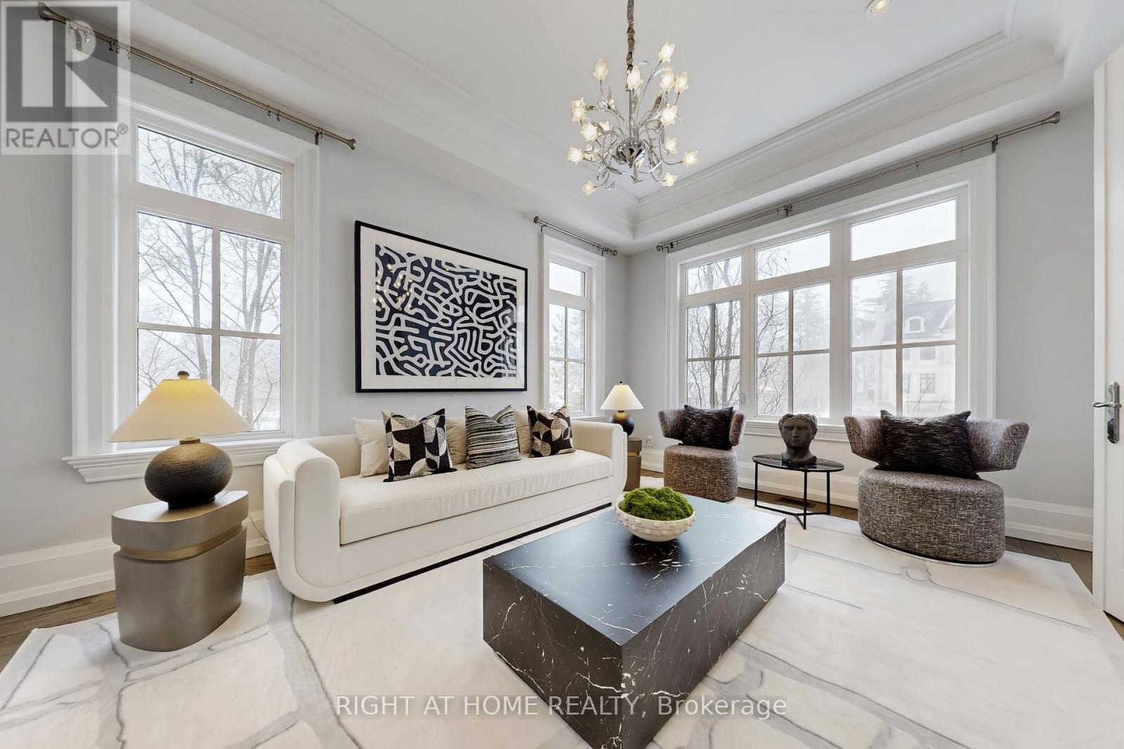 15 Davina Circle, Aurora (Aurora Estates), Ontario  L4G 0M2 - Photo 4 - N12890744