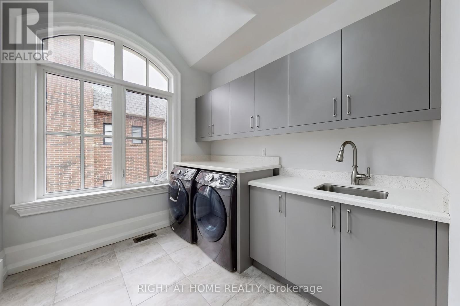 15 Davina Circle, Aurora (Aurora Estates), Ontario  L4G 0M2 - Photo 42 - N12890744