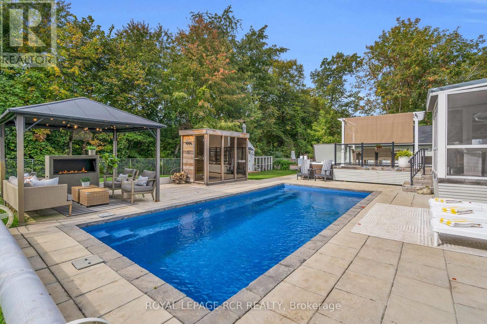 36 Marie Street, Georgina (Sutton & Jackson's Point), Ontario  L0E 1L0 - Photo 2 - N12890748