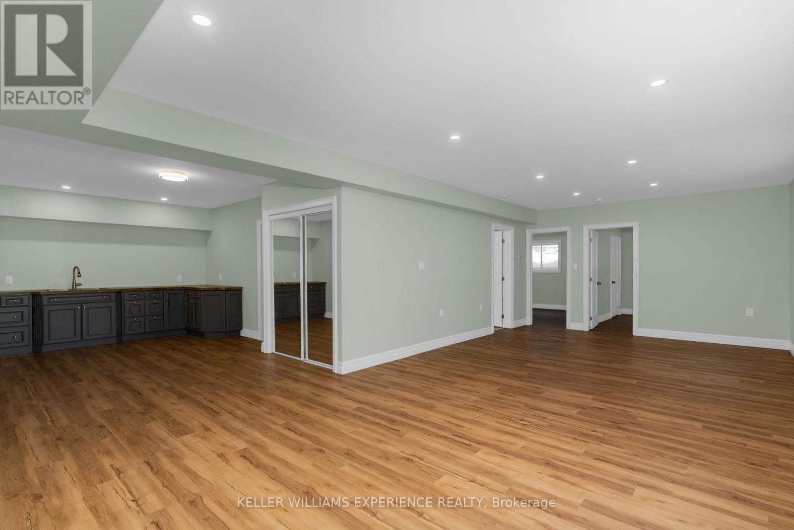 24 Rue Helene, Tiny (Lafontaine), Ontario  L9M 0H1 - Photo 13 - S12890738