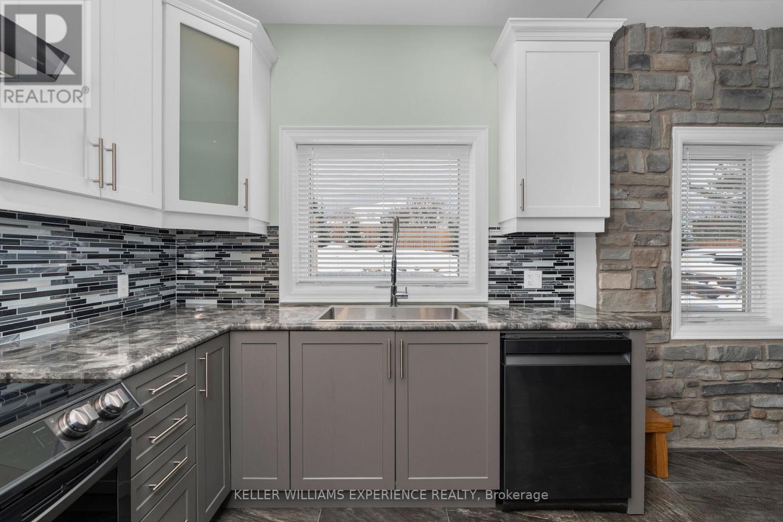 24 Rue Helene, Tiny (Lafontaine), Ontario  L9M 0H1 - Photo 6 - S12890738