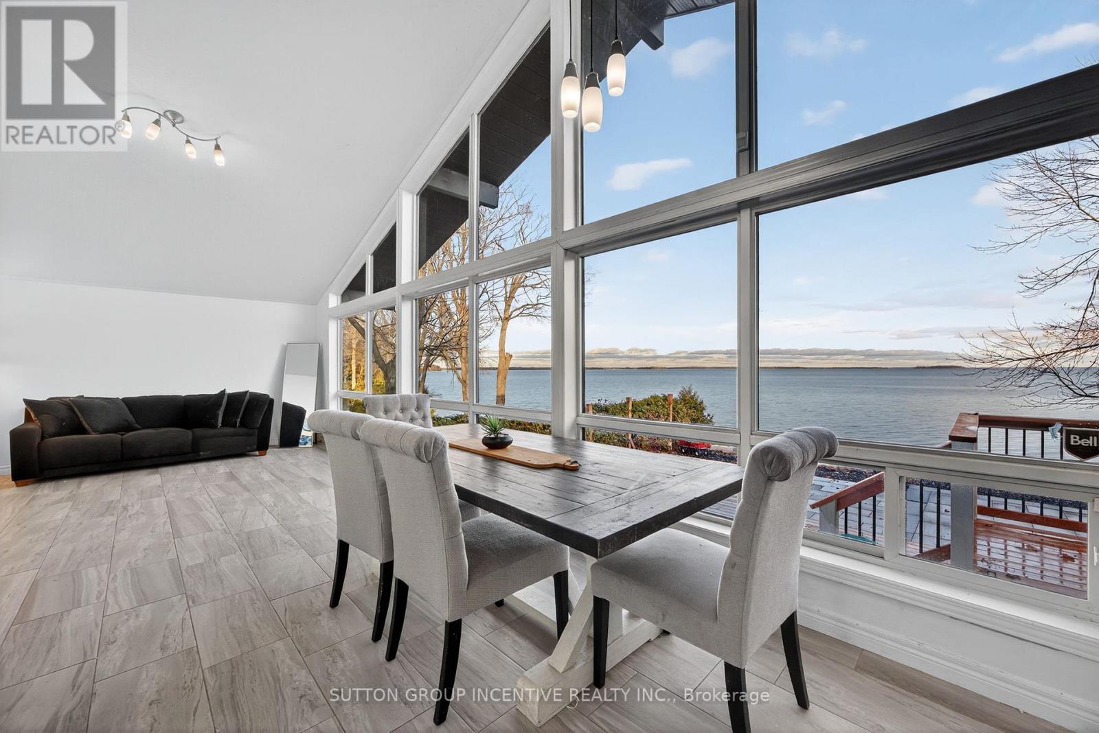 211 Moon Point Drive, Oro-Medonte, Ontario  L3V 6H1 - Photo 11 - S12890750