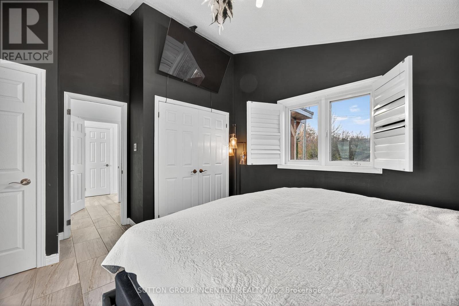 211 Moon Point Drive, Oro-Medonte, Ontario  L3V 6H1 - Photo 14 - S12890750