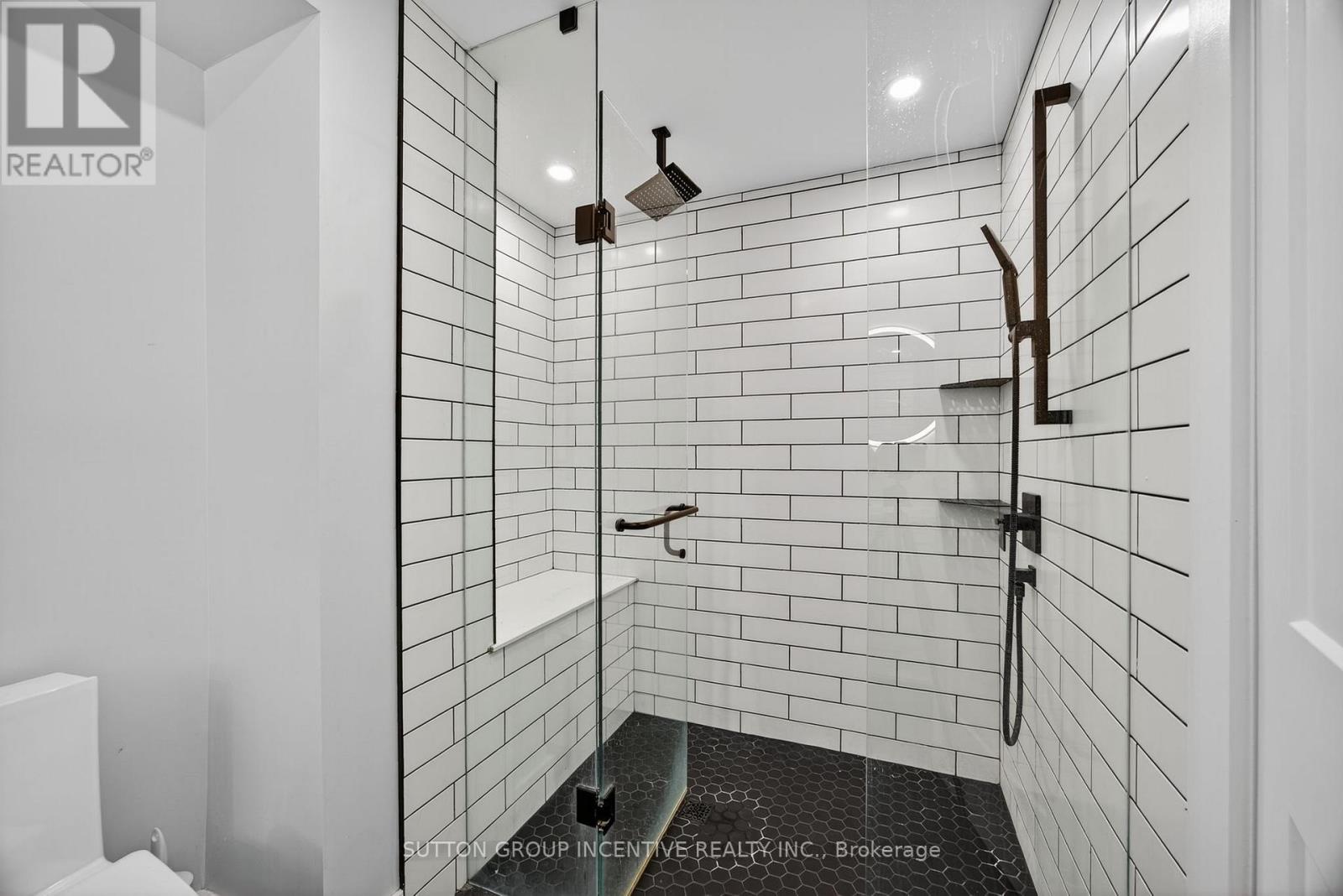 211 Moon Point Drive, Oro-Medonte, Ontario  L3V 6H1 - Photo 19 - S12890750